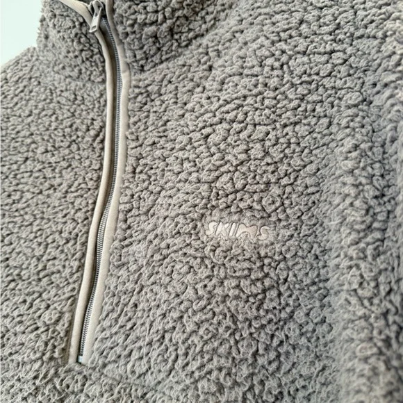 SKIMS Teddy Pullover Sherpa Amethyst - Picture 2 of 3